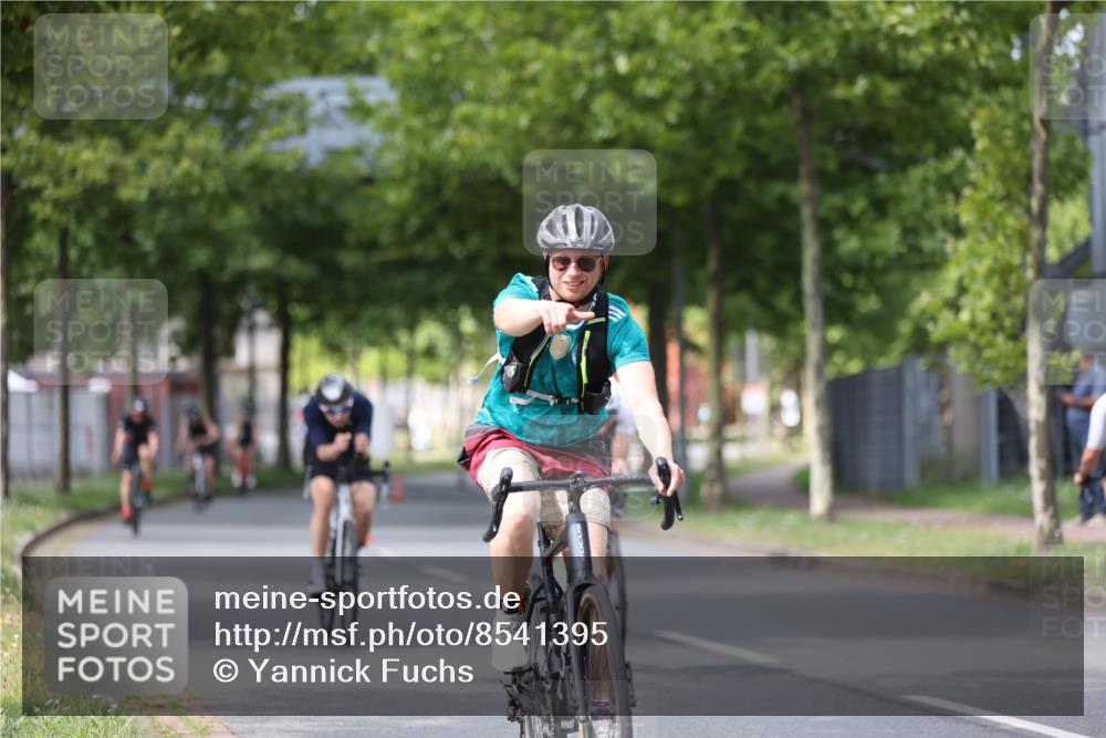 10.08.2025 - GEWOBA Citytriathlon Bremen Yannick Fuchs http://msf.ph/oto/8541395 10.08.2025 12:45:30 Radfahren 676, 724, 828, 851, 930, 939, 946, 1022 meine-sportfotos.de