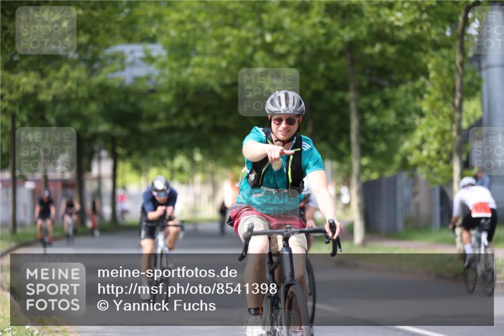 10.08.2025 - GEWOBA Citytriathlon Bremen Yannick Fuchs http://msf.ph/oto/8541398 10.08.2025 12:45:30 Radfahren 676, 724, 828, 851, 930, 939, 946, 1022 meine-sportfotos.de