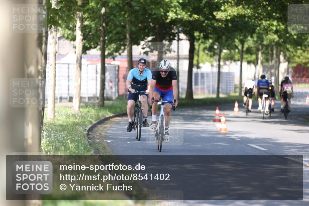 10.08.2025 - GEWOBA Citytriathlon Bremen Yannick Fuchs http://msf.ph/oto/8541402 10.08.2025 10:37:05 Radfahren 85, 381, 464 meine-sportfotos.de