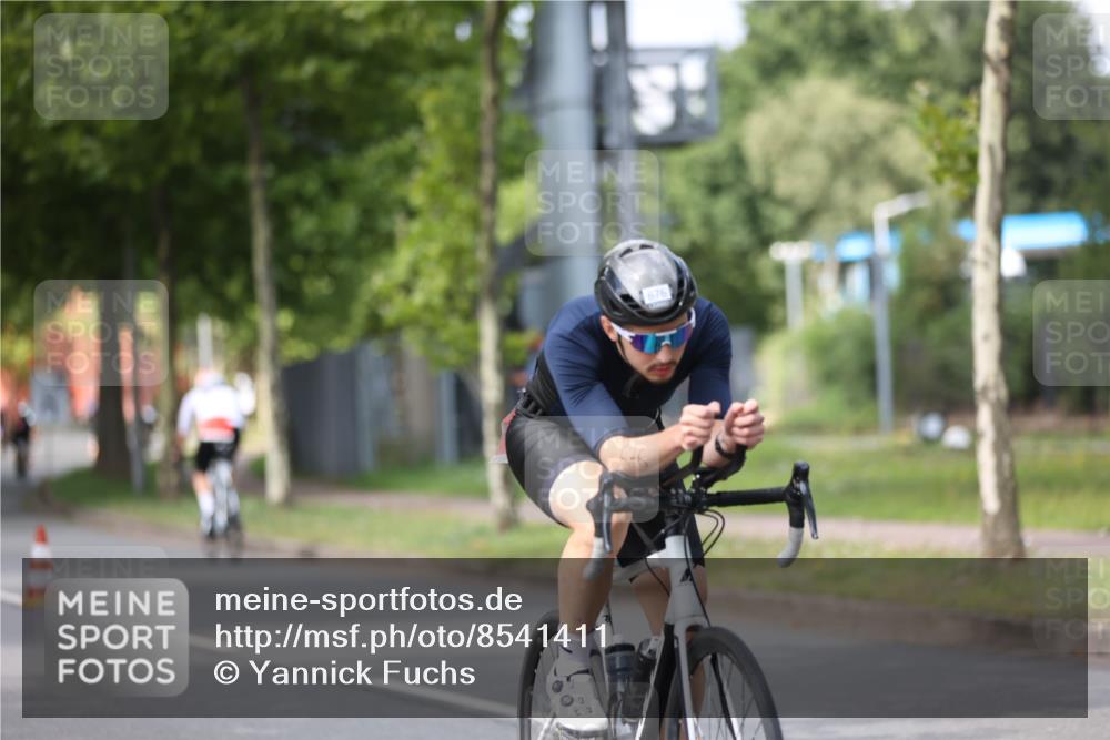 10.08.2025 - GEWOBA Citytriathlon Bremen Yannick Fuchs http://msf.ph/oto/8541411 10.08.2025 12:45:32 Radfahren 676, 724, 828, 851, 930, 939, 946, 1022 meine-sportfotos.de