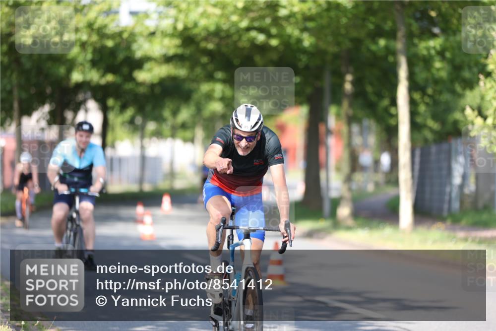 10.08.2025 - GEWOBA Citytriathlon Bremen Yannick Fuchs http://msf.ph/oto/8541412 10.08.2025 10:37:07 Radfahren 85, 381, 464 meine-sportfotos.de