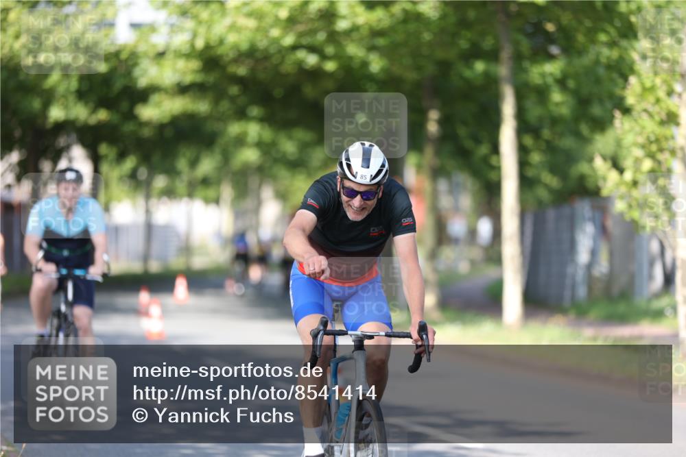 10.08.2025 - GEWOBA Citytriathlon Bremen Yannick Fuchs http://msf.ph/oto/8541414 10.08.2025 10:37:07 Radfahren 85, 381, 464 meine-sportfotos.de