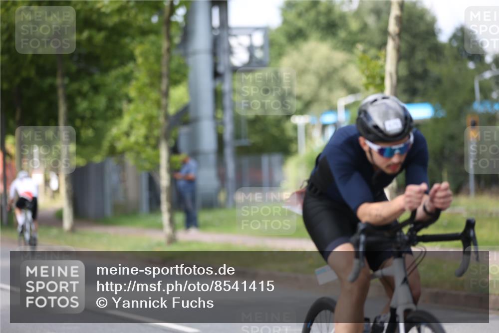 10.08.2025 - GEWOBA Citytriathlon Bremen Yannick Fuchs http://msf.ph/oto/8541415 10.08.2025 12:45:32 Radfahren 676, 724, 828, 851, 930, 939, 946, 1022 meine-sportfotos.de