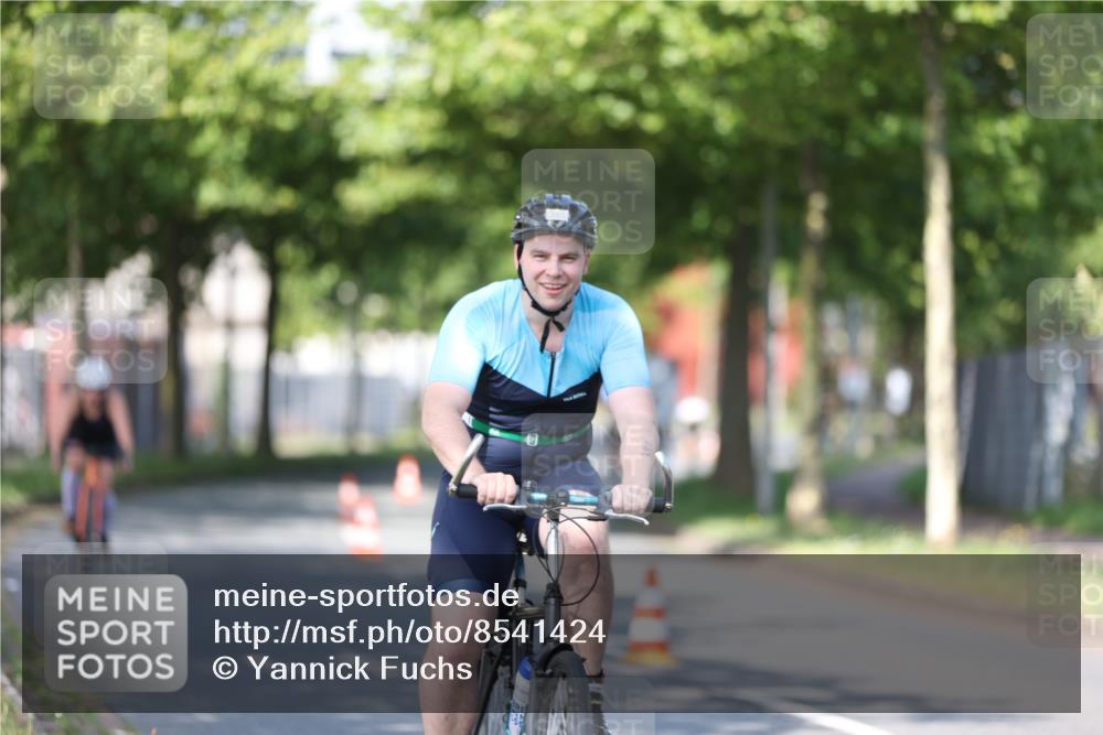 10.08.2025 - GEWOBA Citytriathlon Bremen Yannick Fuchs http://msf.ph/oto/8541424 10.08.2025 10:37:08 Radfahren 85, 381, 464 meine-sportfotos.de