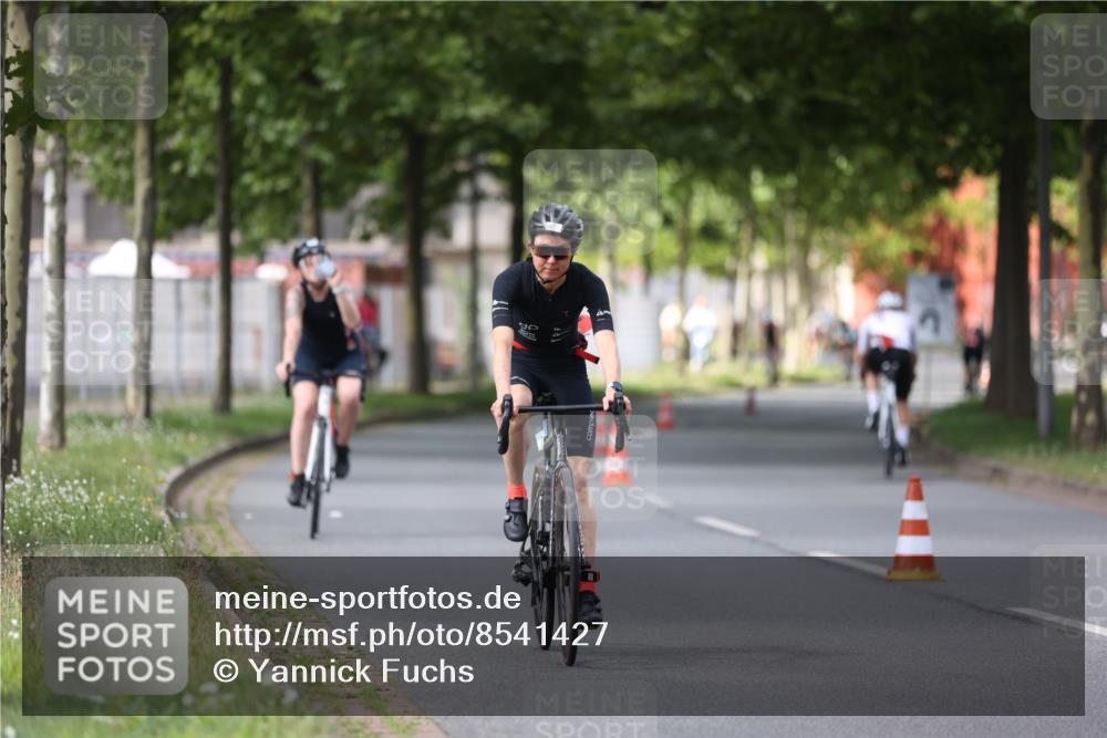 10.08.2025 - GEWOBA Citytriathlon Bremen Yannick Fuchs http://msf.ph/oto/8541427 10.08.2025 12:45:33 Radfahren 676, 724, 748, 851, 930, 939, 946, 1022 meine-sportfotos.de