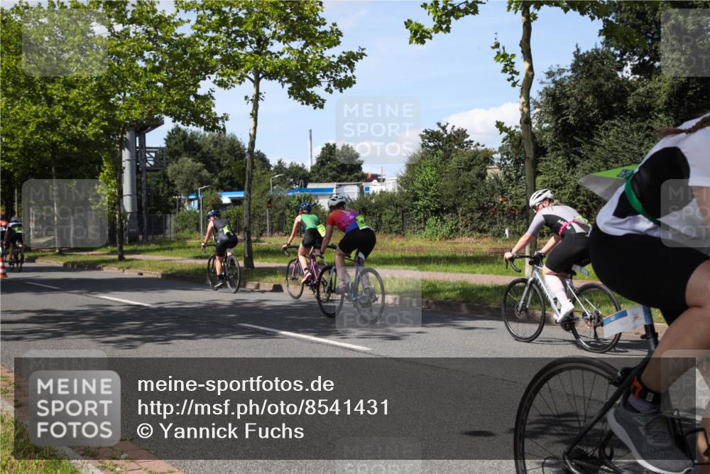 10.08.2025 - GEWOBA Citytriathlon Bremen Yannick Fuchs http://msf.ph/oto/8541431 10.08.2025 14:29:17 Radfahren 117, 172, 188, 206, 321, 365, 389, 447 meine-sportfotos.de