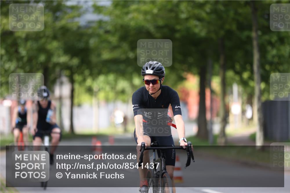 10.08.2025 - GEWOBA Citytriathlon Bremen Yannick Fuchs http://msf.ph/oto/8541437 10.08.2025 12:45:34 Radfahren 676, 724, 748, 851, 930, 939, 946, 1022 meine-sportfotos.de