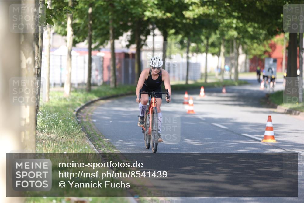 10.08.2025 - GEWOBA Citytriathlon Bremen Yannick Fuchs http://msf.ph/oto/8541439 10.08.2025 10:37:10 Radfahren 85, 381, 464 meine-sportfotos.de