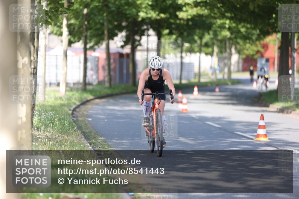 10.08.2025 - GEWOBA Citytriathlon Bremen Yannick Fuchs http://msf.ph/oto/8541443 10.08.2025 10:37:10 Radfahren 85, 381, 464 meine-sportfotos.de