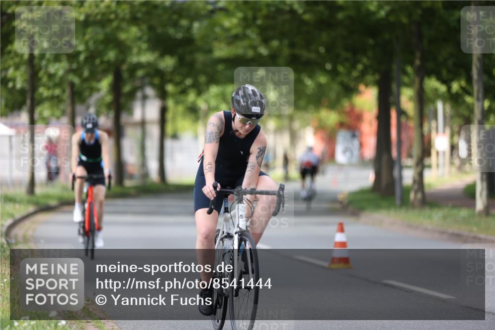 10.08.2025 - GEWOBA Citytriathlon Bremen Yannick Fuchs http://msf.ph/oto/8541444 10.08.2025 12:45:35 Radfahren 676, 724, 748, 771, 851, 930, 939, 946, 1022 meine-sportfotos.de