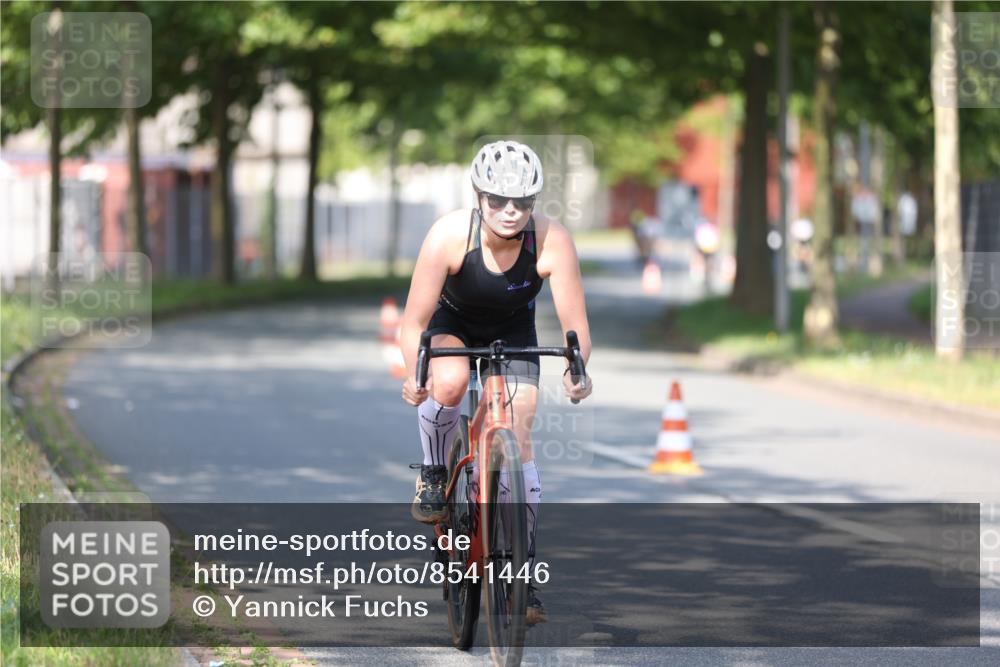 10.08.2025 - GEWOBA Citytriathlon Bremen Yannick Fuchs http://msf.ph/oto/8541446 10.08.2025 10:37:11 Radfahren 85, 121, 145, 381, 464 meine-sportfotos.de