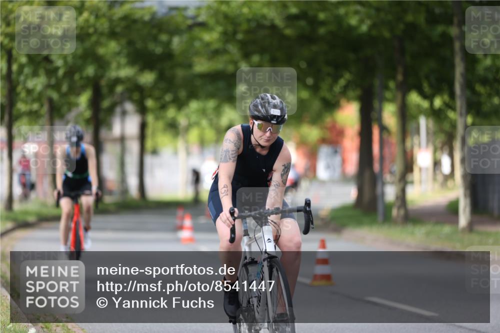 10.08.2025 - GEWOBA Citytriathlon Bremen Yannick Fuchs http://msf.ph/oto/8541447 10.08.2025 12:45:35 Radfahren 676, 724, 748, 771, 851, 930, 939, 946, 1022 meine-sportfotos.de