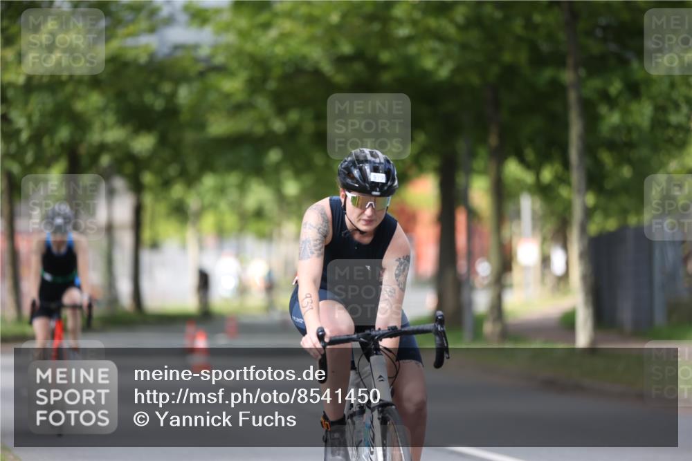 10.08.2025 - GEWOBA Citytriathlon Bremen Yannick Fuchs http://msf.ph/oto/8541450 10.08.2025 12:45:35 Radfahren 676, 724, 748, 771, 851, 930, 939, 946, 1022 meine-sportfotos.de