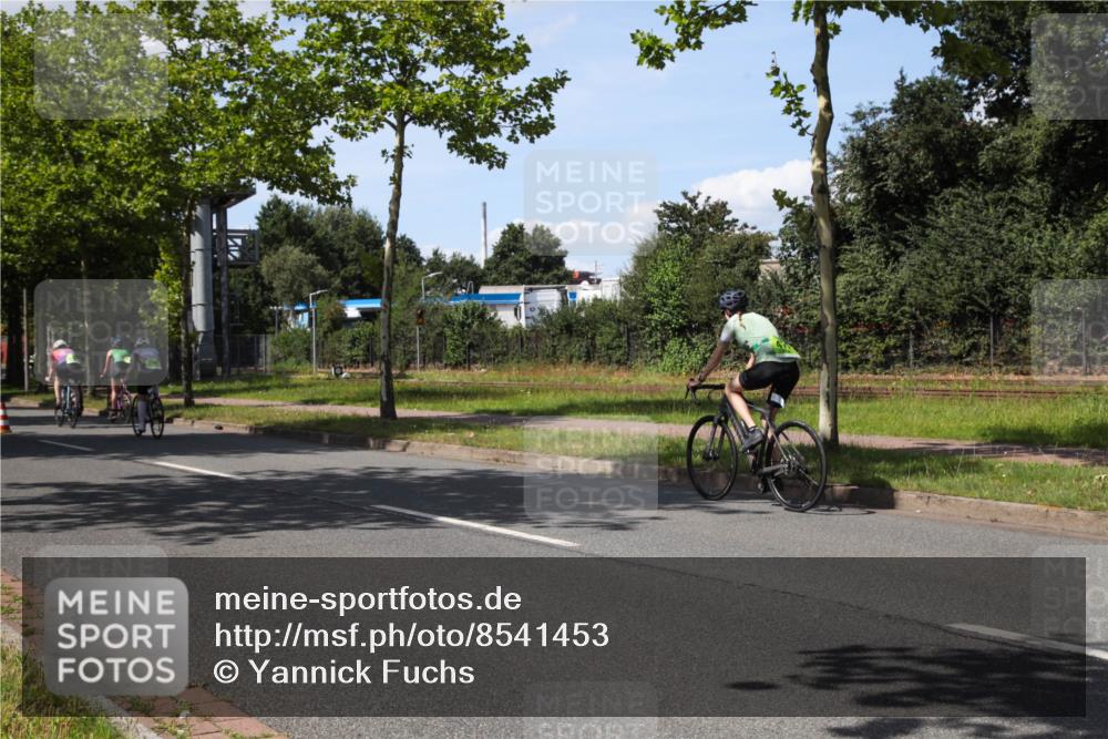 10.08.2025 - GEWOBA Citytriathlon Bremen Yannick Fuchs http://msf.ph/oto/8541453 10.08.2025 14:29:19 Radfahren 117, 172, 188, 206, 212, 351, 365, 389, 447 meine-sportfotos.de