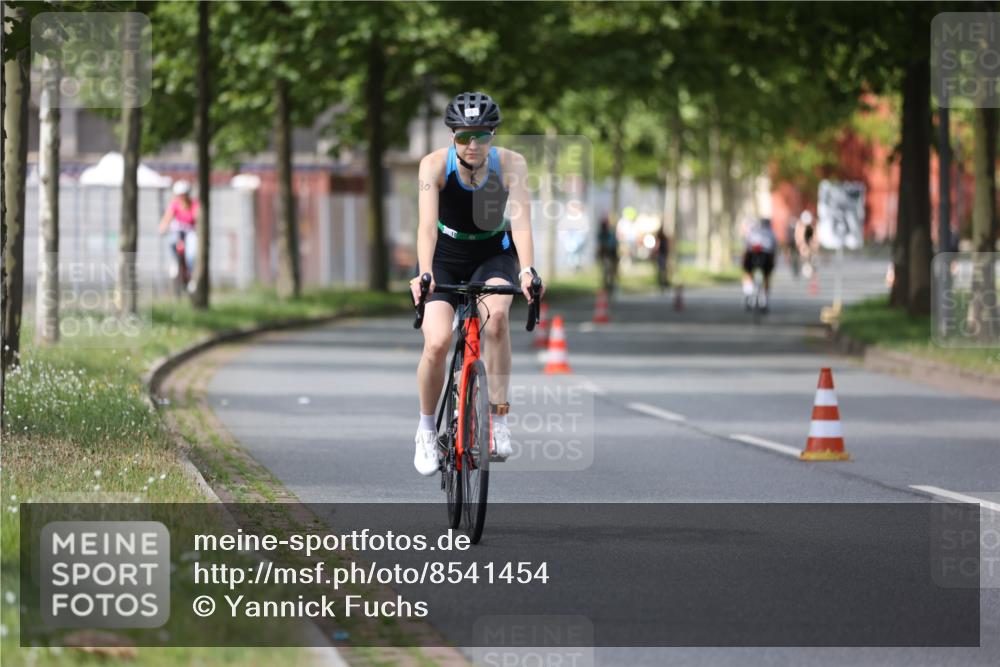 10.08.2025 - GEWOBA Citytriathlon Bremen Yannick Fuchs http://msf.ph/oto/8541454 10.08.2025 12:45:36 Radfahren 676, 724, 748, 771, 930, 939, 946, 1022 meine-sportfotos.de
