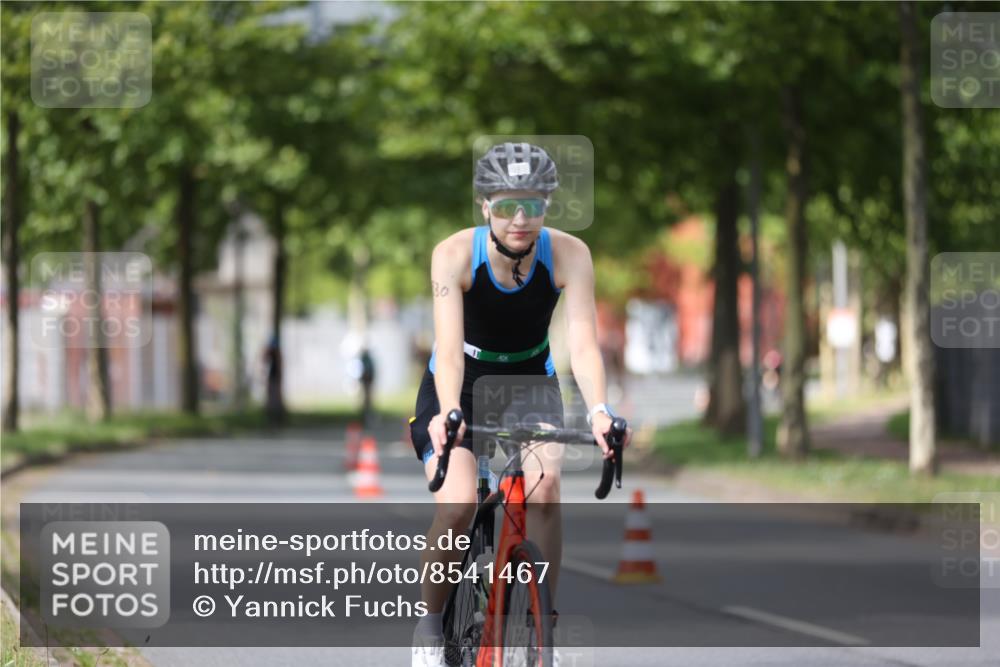 10.08.2025 - GEWOBA Citytriathlon Bremen Yannick Fuchs http://msf.ph/oto/8541467 10.08.2025 12:45:37 Radfahren 676, 724, 748, 771, 928, 930, 939, 946, 1022 meine-sportfotos.de