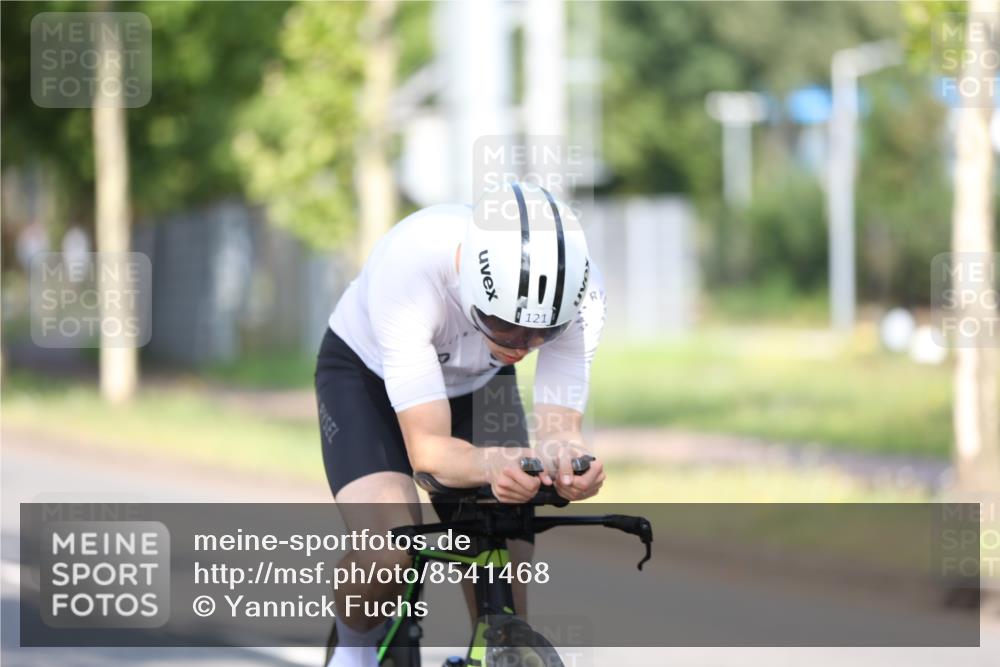 10.08.2025 - GEWOBA Citytriathlon Bremen Yannick Fuchs http://msf.ph/oto/8541468 10.08.2025 10:37:21 Radfahren 121, 145, 455, 464 meine-sportfotos.de