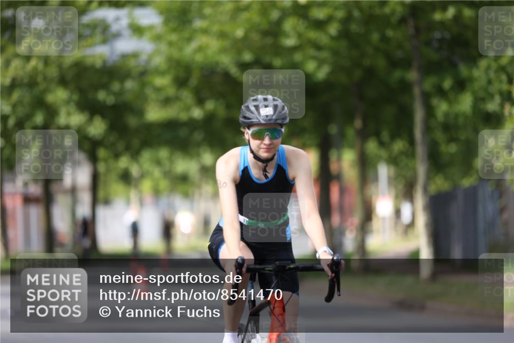 10.08.2025 - GEWOBA Citytriathlon Bremen Yannick Fuchs http://msf.ph/oto/8541470 10.08.2025 12:45:37 Radfahren 676, 724, 748, 771, 928, 930, 939, 946, 1022 meine-sportfotos.de