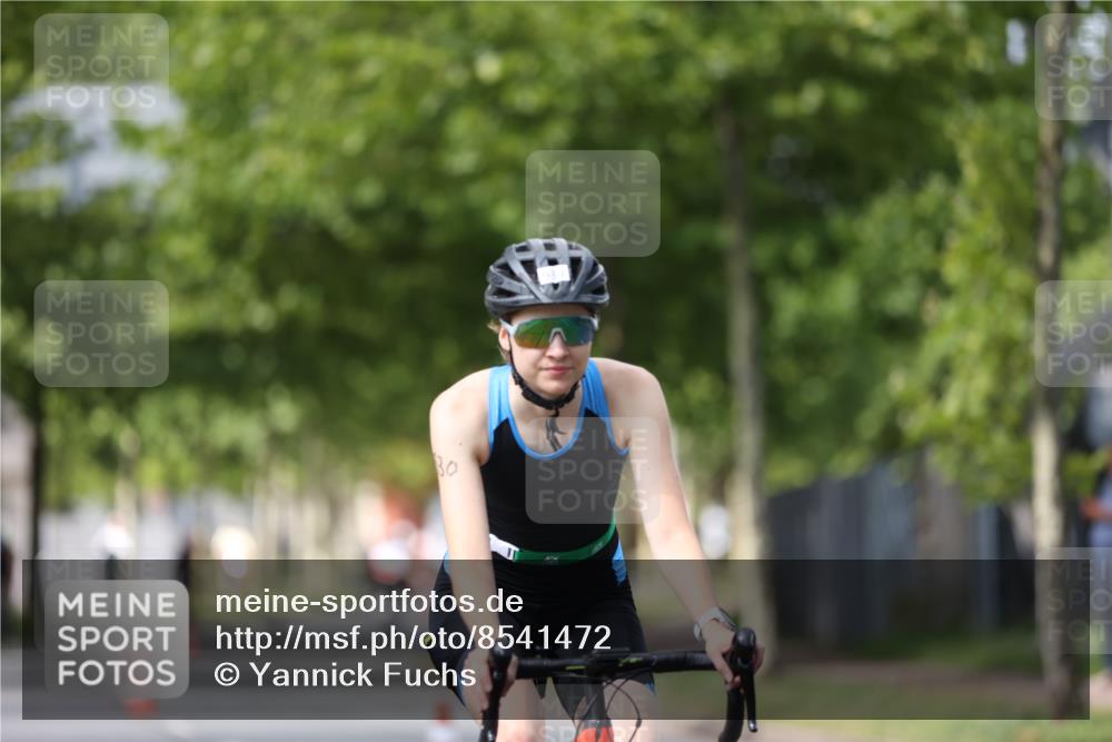 10.08.2025 - GEWOBA Citytriathlon Bremen Yannick Fuchs http://msf.ph/oto/8541472 10.08.2025 12:45:37 Radfahren 676, 724, 748, 771, 928, 930, 939, 946, 1022 meine-sportfotos.de