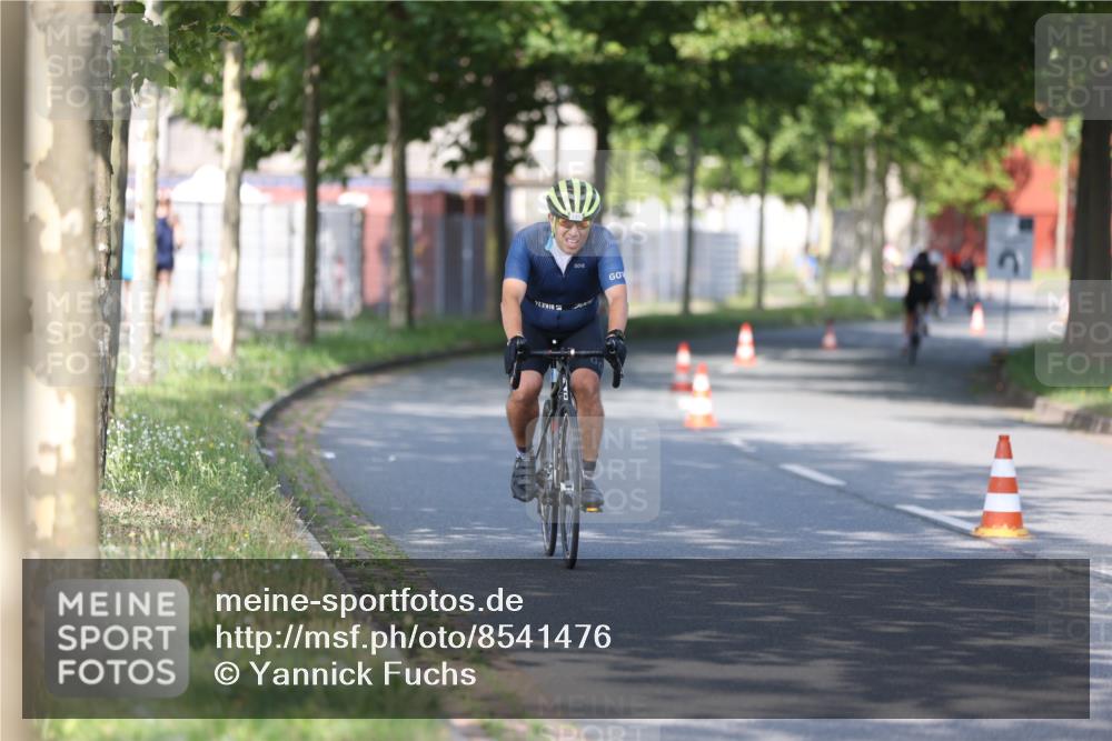 10.08.2025 - GEWOBA Citytriathlon Bremen Yannick Fuchs http://msf.ph/oto/8541476 10.08.2025 10:37:23 Radfahren 33, 75, 121, 145, 455 meine-sportfotos.de