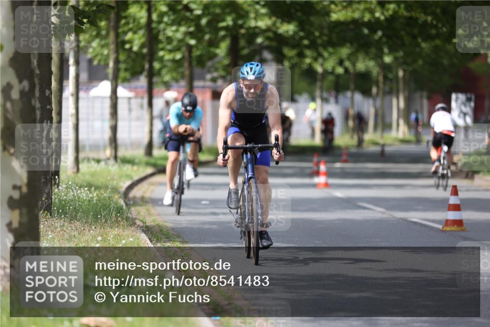 10.08.2025 - GEWOBA Citytriathlon Bremen Yannick Fuchs http://msf.ph/oto/8541483 10.08.2025 12:45:43 Radfahren 574, 651, 676, 697, 748, 771, 812, 898, 928, 930, 939 meine-sportfotos.de