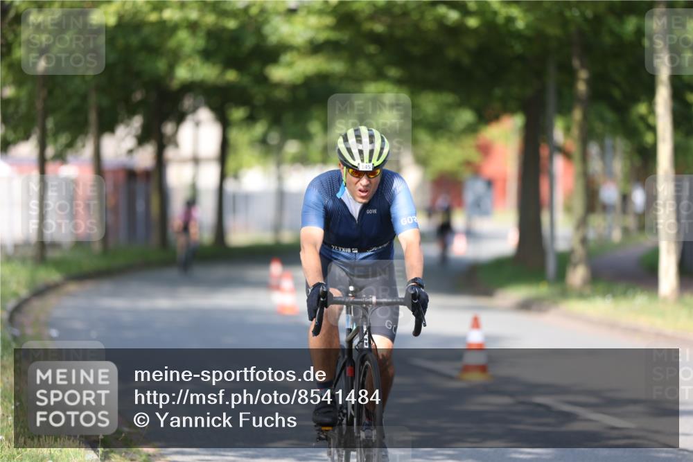 10.08.2025 - GEWOBA Citytriathlon Bremen Yannick Fuchs http://msf.ph/oto/8541484 10.08.2025 10:37:24 Radfahren 33, 75, 121, 145, 455 meine-sportfotos.de