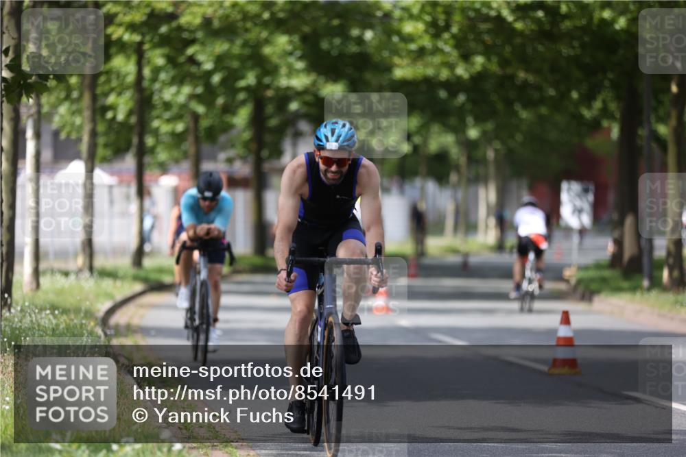 10.08.2025 - GEWOBA Citytriathlon Bremen Yannick Fuchs http://msf.ph/oto/8541491 10.08.2025 12:45:43 Radfahren 574, 651, 676, 697, 748, 771, 812, 898, 928, 930, 939 meine-sportfotos.de