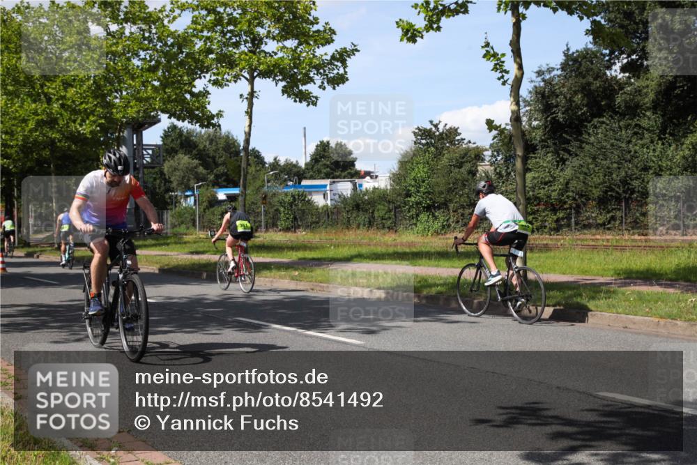10.08.2025 - GEWOBA Citytriathlon Bremen Yannick Fuchs http://msf.ph/oto/8541492 10.08.2025 14:29:23 Radfahren 117, 179, 188, 206, 212, 351, 365, 373, 389, 447, 487 meine-sportfotos.de