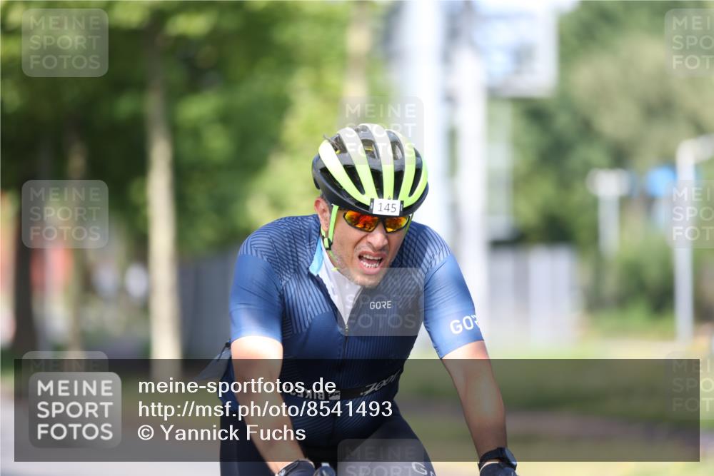 10.08.2025 - GEWOBA Citytriathlon Bremen Yannick Fuchs http://msf.ph/oto/8541493 10.08.2025 10:37:25 Radfahren 33, 75, 121, 145, 219, 455, 485 meine-sportfotos.de