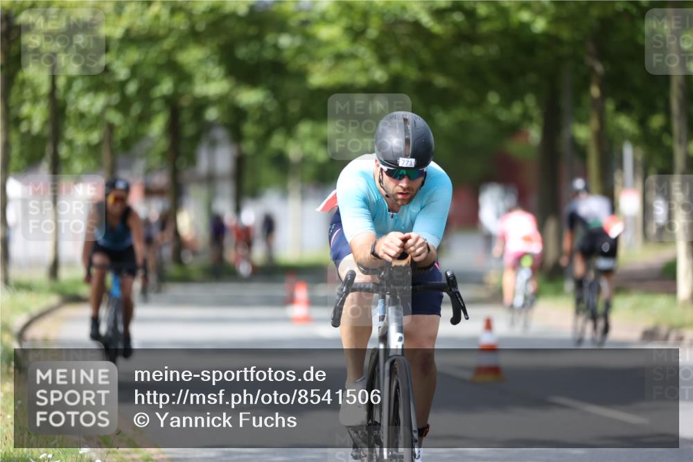 10.08.2025 - GEWOBA Citytriathlon Bremen Yannick Fuchs http://msf.ph/oto/8541506 10.08.2025 12:45:44 Radfahren 574, 651, 676, 685, 697, 748, 771, 812, 898, 928, 930, 939 meine-sportfotos.de