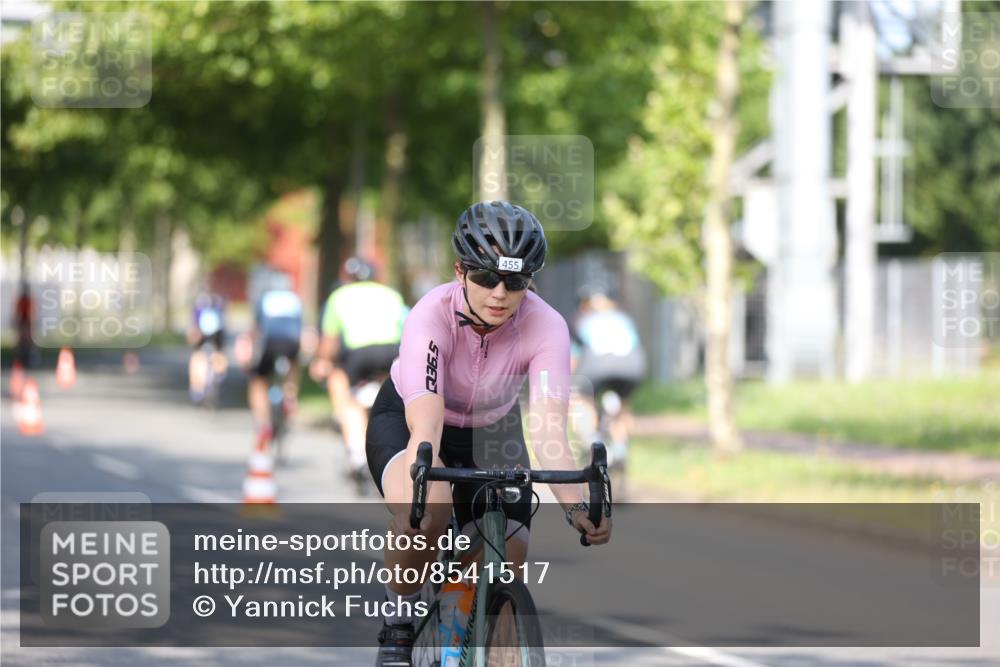 10.08.2025 - GEWOBA Citytriathlon Bremen Yannick Fuchs http://msf.ph/oto/8541517 10.08.2025 10:37:31 Radfahren 33, 49, 75, 121, 123, 145, 219, 455, 485 meine-sportfotos.de