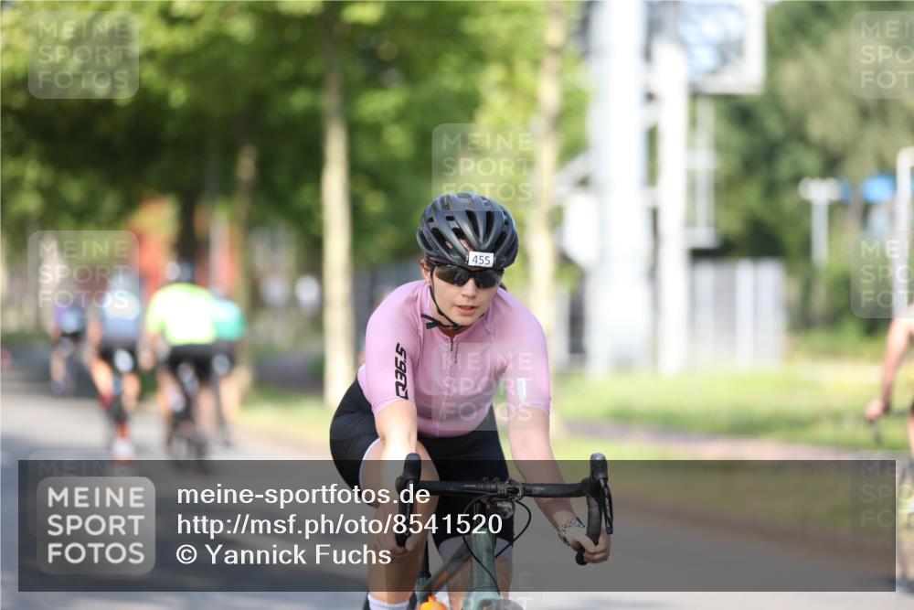 10.08.2025 - GEWOBA Citytriathlon Bremen Yannick Fuchs http://msf.ph/oto/8541520 10.08.2025 10:37:31 Radfahren 33, 49, 75, 121, 123, 145, 219, 455, 485 meine-sportfotos.de