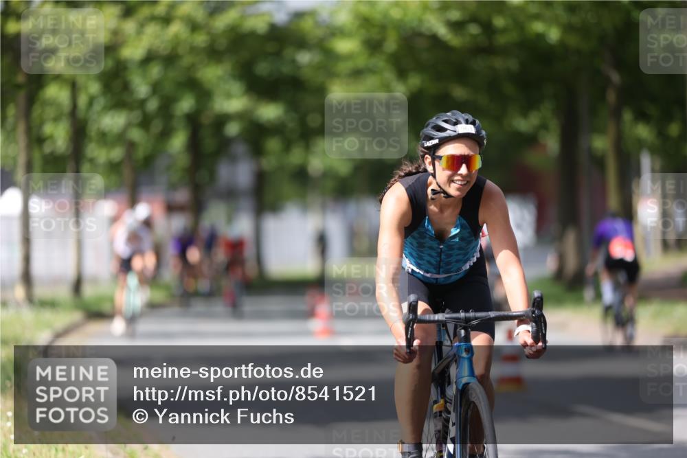 10.08.2025 - GEWOBA Citytriathlon Bremen Yannick Fuchs http://msf.ph/oto/8541521 10.08.2025 12:45:46 Radfahren 574, 651, 674, 685, 697, 748, 771, 812, 898, 928, 930, 939 meine-sportfotos.de