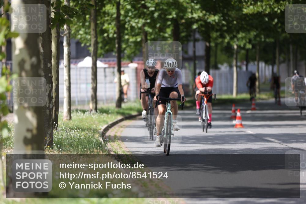10.08.2025 - GEWOBA Citytriathlon Bremen Yannick Fuchs http://msf.ph/oto/8541524 10.08.2025 12:45:48 Radfahren 574, 651, 674, 685, 697, 748, 771, 812, 898, 928, 930, 939 meine-sportfotos.de