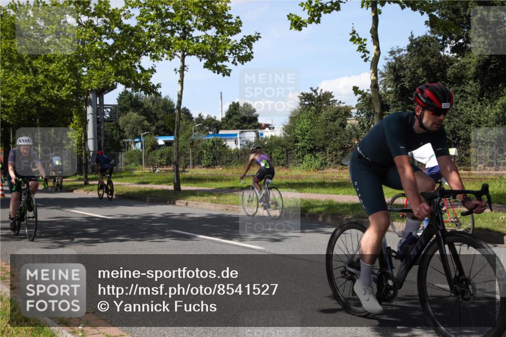10.08.2025 - GEWOBA Citytriathlon Bremen Yannick Fuchs http://msf.ph/oto/8541527 10.08.2025 14:29:27 Radfahren 117, 179, 188, 206, 212, 351, 365, 373, 389, 405, 447, 466, 487, 517 meine-sportfotos.de