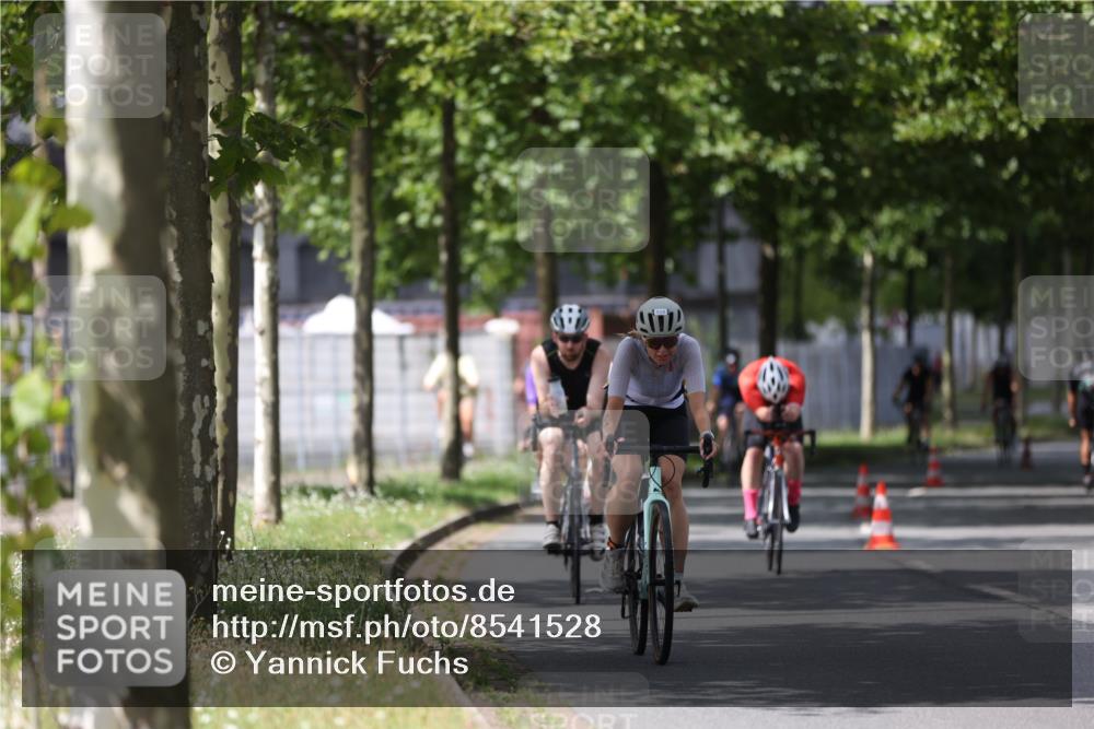 10.08.2025 - GEWOBA Citytriathlon Bremen Yannick Fuchs http://msf.ph/oto/8541528 10.08.2025 12:45:48 Radfahren 574, 651, 674, 685, 697, 748, 771, 812, 898, 928, 930, 939 meine-sportfotos.de