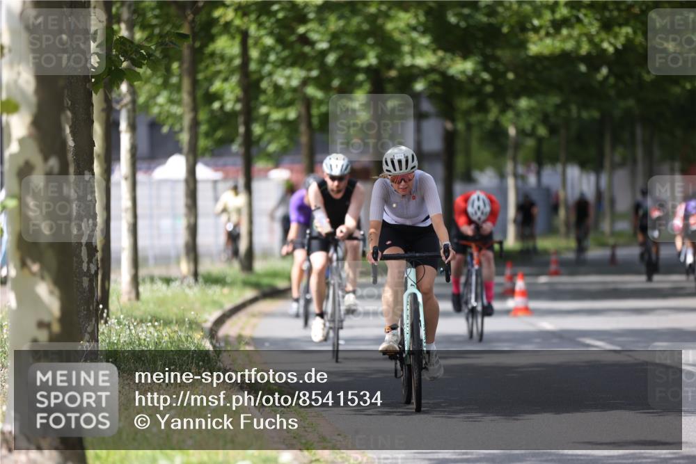 10.08.2025 - GEWOBA Citytriathlon Bremen Yannick Fuchs http://msf.ph/oto/8541534 10.08.2025 12:45:48 Radfahren 574, 651, 674, 685, 697, 748, 771, 812, 898, 928, 930, 939 meine-sportfotos.de