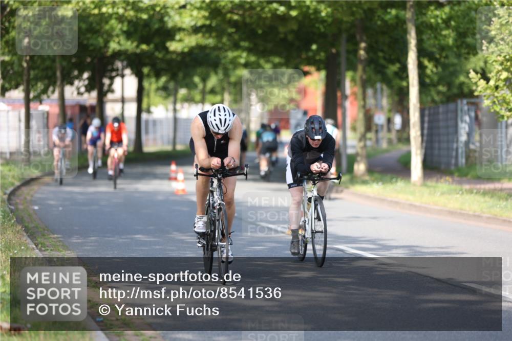 10.08.2025 - GEWOBA Citytriathlon Bremen Yannick Fuchs http://msf.ph/oto/8541536 10.08.2025 10:37:34 Radfahren 33, 49, 75, 121, 123, 145, 219, 375, 455, 485 meine-sportfotos.de