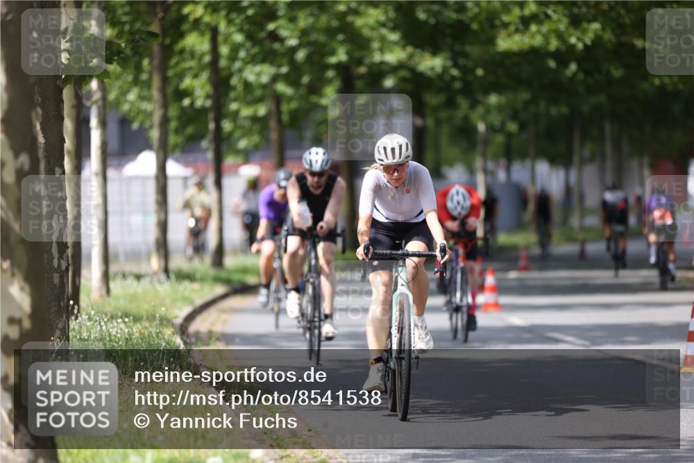 10.08.2025 - GEWOBA Citytriathlon Bremen Yannick Fuchs http://msf.ph/oto/8541538 10.08.2025 12:45:48 Radfahren 574, 651, 674, 685, 697, 748, 771, 812, 898, 928, 930, 939 meine-sportfotos.de