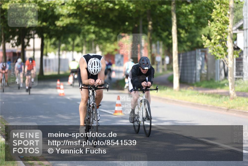 10.08.2025 - GEWOBA Citytriathlon Bremen Yannick Fuchs http://msf.ph/oto/8541539 10.08.2025 10:37:34 Radfahren 33, 49, 75, 121, 123, 145, 219, 375, 455, 485 meine-sportfotos.de