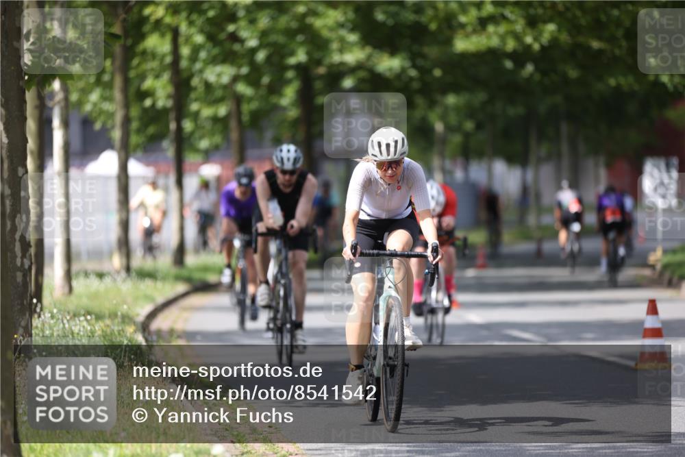 10.08.2025 - GEWOBA Citytriathlon Bremen Yannick Fuchs http://msf.ph/oto/8541542 10.08.2025 12:45:49 Radfahren 574, 651, 674, 685, 697, 748, 771, 812, 898, 928, 930 meine-sportfotos.de