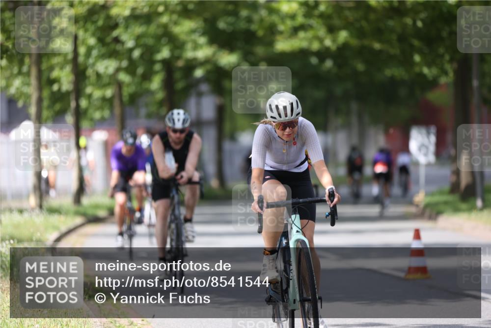 10.08.2025 - GEWOBA Citytriathlon Bremen Yannick Fuchs http://msf.ph/oto/8541544 10.08.2025 12:45:49 Radfahren 574, 651, 674, 685, 697, 748, 771, 812, 898, 928, 930 meine-sportfotos.de
