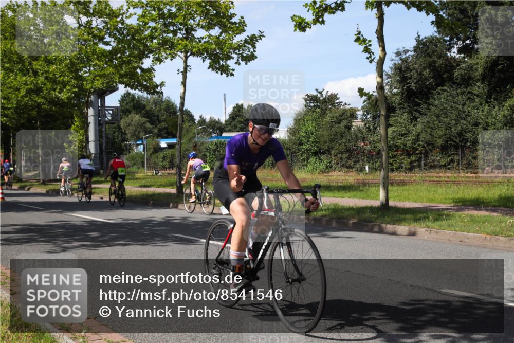 10.08.2025 - GEWOBA Citytriathlon Bremen Yannick Fuchs http://msf.ph/oto/8541546 10.08.2025 14:29:29 Radfahren 117, 179, 206, 212, 351, 365, 373, 389, 405, 466, 487, 517 meine-sportfotos.de