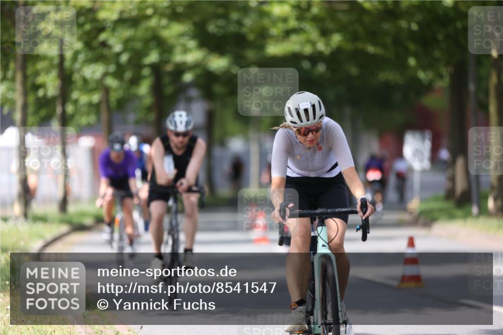 10.08.2025 - GEWOBA Citytriathlon Bremen Yannick Fuchs http://msf.ph/oto/8541547 10.08.2025 12:45:49 Radfahren 574, 651, 674, 685, 697, 748, 771, 812, 898, 928, 930 meine-sportfotos.de