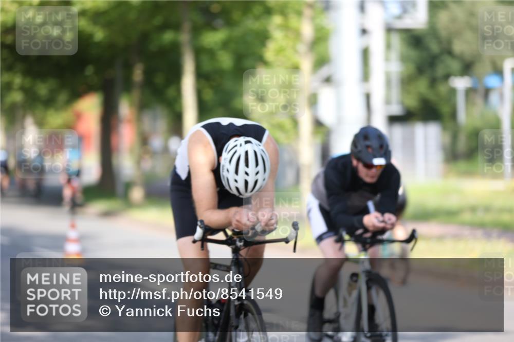 10.08.2025 - GEWOBA Citytriathlon Bremen Yannick Fuchs http://msf.ph/oto/8541549 10.08.2025 10:37:35 Radfahren 33, 49, 75, 121, 123, 145, 219, 375, 455, 485 meine-sportfotos.de