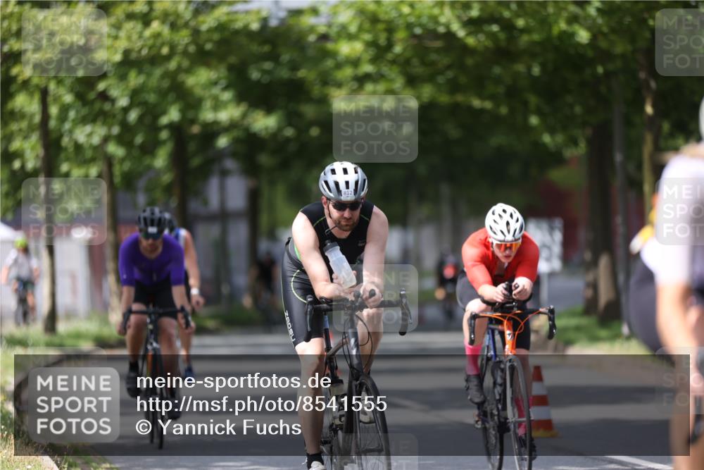 10.08.2025 - GEWOBA Citytriathlon Bremen Yannick Fuchs http://msf.ph/oto/8541555 10.08.2025 12:45:50 Radfahren 574, 651, 674, 685, 697, 748, 771, 812, 898, 928, 930 meine-sportfotos.de