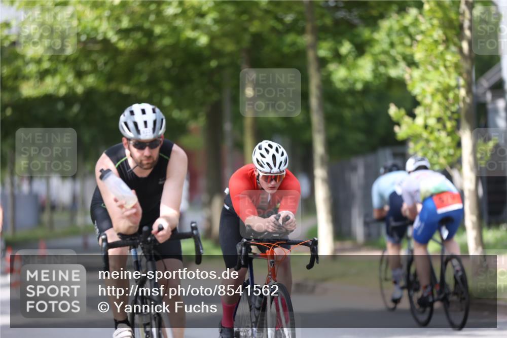 10.08.2025 - GEWOBA Citytriathlon Bremen Yannick Fuchs http://msf.ph/oto/8541562 10.08.2025 12:45:50 Radfahren 574, 651, 674, 685, 697, 748, 771, 812, 898, 928, 930 meine-sportfotos.de