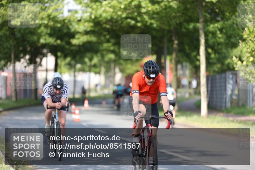 10.08.2025 - GEWOBA Citytriathlon Bremen Yannick Fuchs http://msf.ph/oto/8541567 10.08.2025 10:37:37 Radfahren 33, 49, 75, 123, 219, 375, 455, 474, 485 meine-sportfotos.de