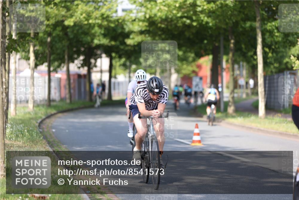 10.08.2025 - GEWOBA Citytriathlon Bremen Yannick Fuchs http://msf.ph/oto/8541573 10.08.2025 10:37:38 Radfahren 33, 49, 75, 123, 219, 375, 455, 474, 485, 501 meine-sportfotos.de