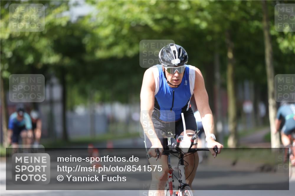 10.08.2025 - GEWOBA Citytriathlon Bremen Yannick Fuchs http://msf.ph/oto/8541575 10.08.2025 12:45:52 Radfahren 574, 651, 674, 685, 697, 748, 771, 812, 898, 928, 929 meine-sportfotos.de